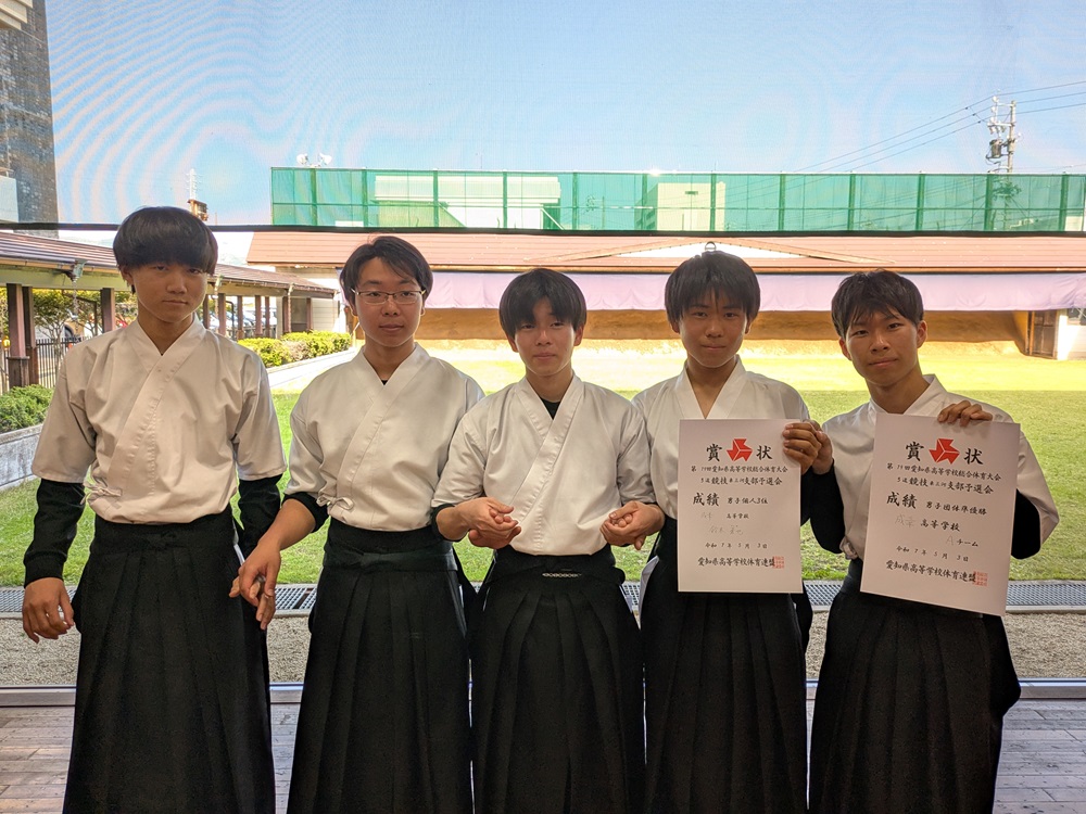 団体男子の集合写真
